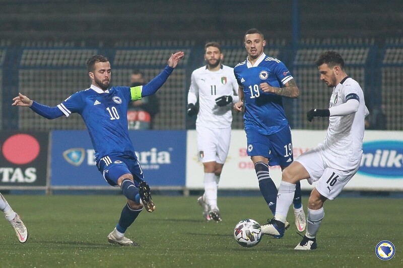 Pjanić i Krunić na meču protiv Italije (Foto: NSBiH)