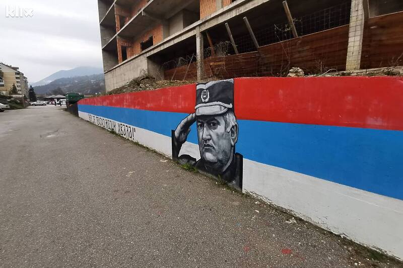 Novi mural Ratku Mladiću koji je oslikan u Foči (Foto: E. A./Klix.ba)