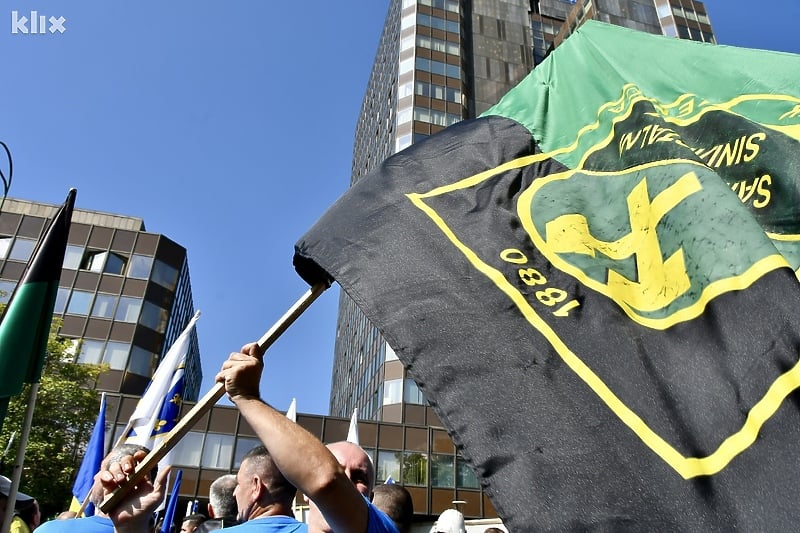 S jednog od ranijih protesta rudara pred Vladom FBiH (Foto: I. Š./Klix.ba)