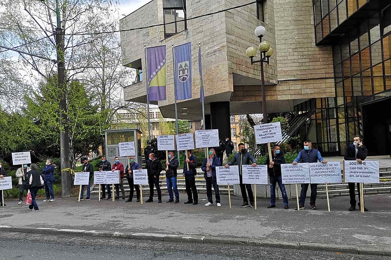 Protest ispred Parlamenta FBiH