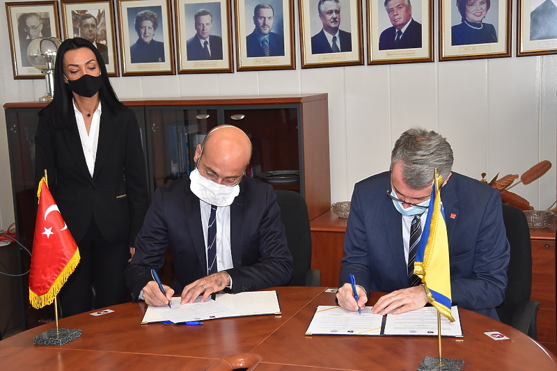 Potpisivanje ugovora premijera Forte i člana Upravnog odbora Özdila
