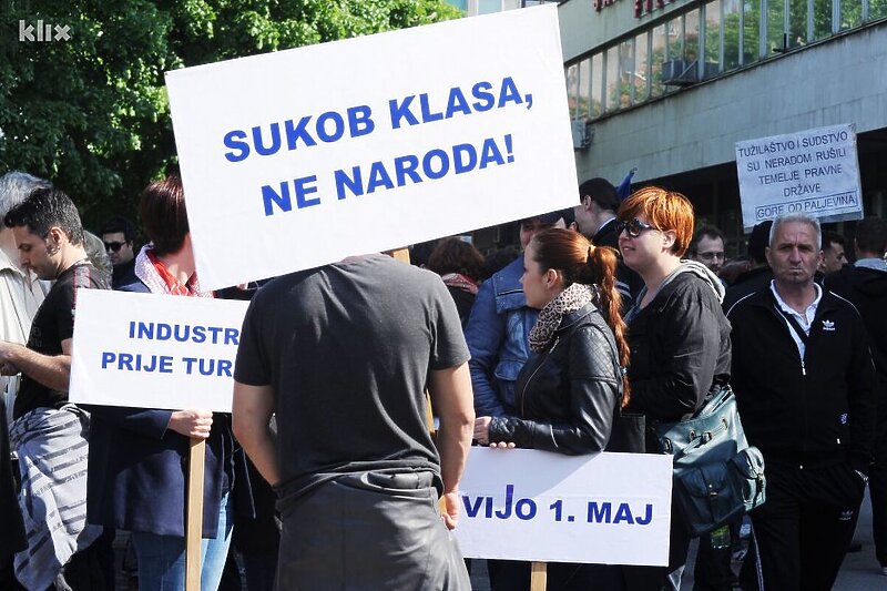 Detalj sa jednog od protesta u Tuzli (Foto: D. Z./Klix.ba)
