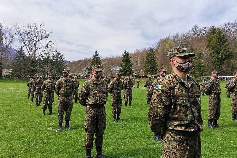 Svečana promocija 25. klase za profesionalnu službu u OS (Foto: OS BiH)