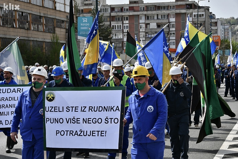 Protesti više stotina rudara (Foto: I. Š./Klix.ba)