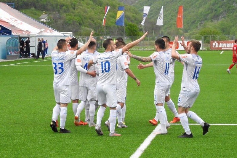 Slavlje domaćih igrača nakon gola (Foto: FK Krupa)