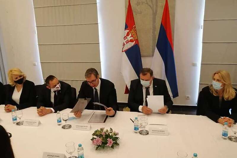 Aleksandar Vučić na sastanku sa načelnicima i zvaničnicima iz RS-a