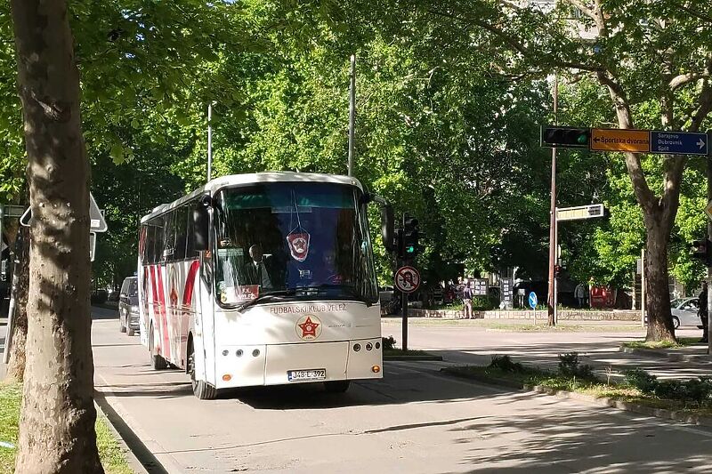 Autobus Veleža na putu ka odreditšu (Foto: G. Š./Klix.ba)