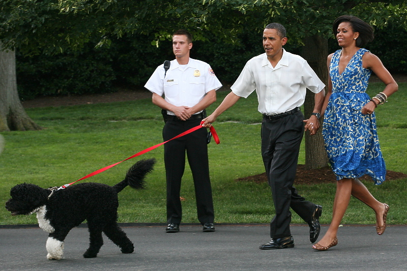 Barack i Michelle Obama sa psom Boom (Foto: EPA-EFE)