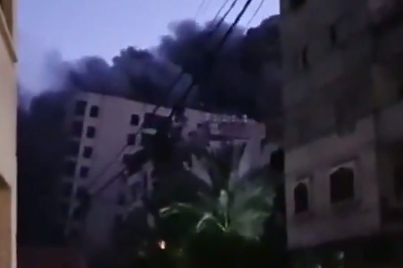 Zgrada u Gazi srušena tokom izraelskog zračnog napada (Foto: Screenshot Twitter)