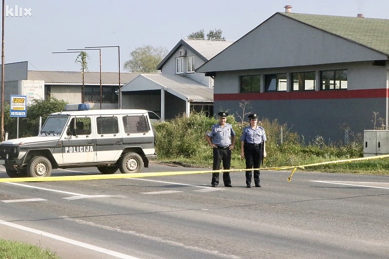 Policija obavlja uviđaj na mjestu događaja (Foto: A. K./Klix.ba)