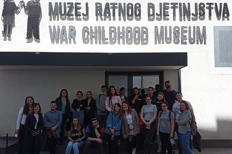 Posjeta učesnika programa Muzeju ratnog djetinjstva (Foto: Facebook)