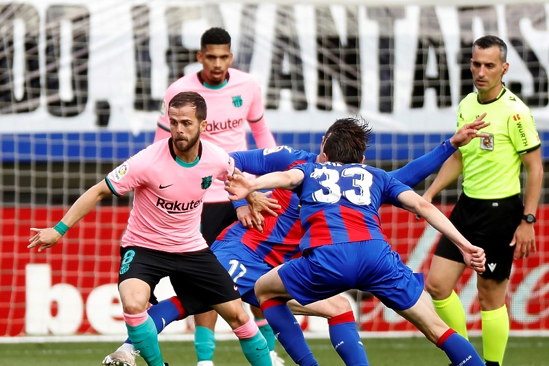 Pjanić je ove sezone odigrao 30 utakmica za Barcelonu u svim takmičenjima, ali bez učinka (Foto: EPA-EFE)