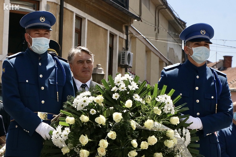 Željko Komšić tokom obilježavanja godišnjice masakra u Tuzli (Foto: A. K./Klix.ba)