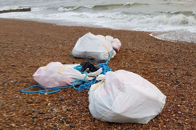 Šetači u Engleskoj pronašli tonu kokaina (Foto: NCA)