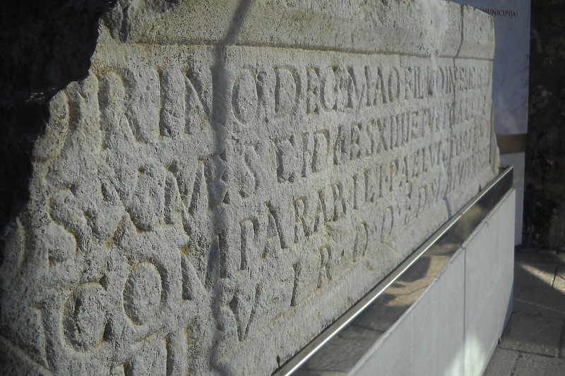 Epigrafski spomenik (Foto: Zbirka JU Muzeja Sarajevo)