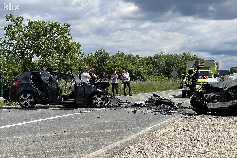 U saobraćajnoj nesreći su učestovala dva automobila (Foto: Čitatelj)