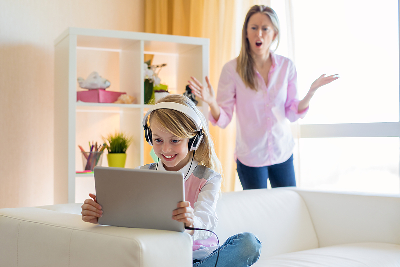 Djeca dosta vremena provode online (Foto: Shutterstock)