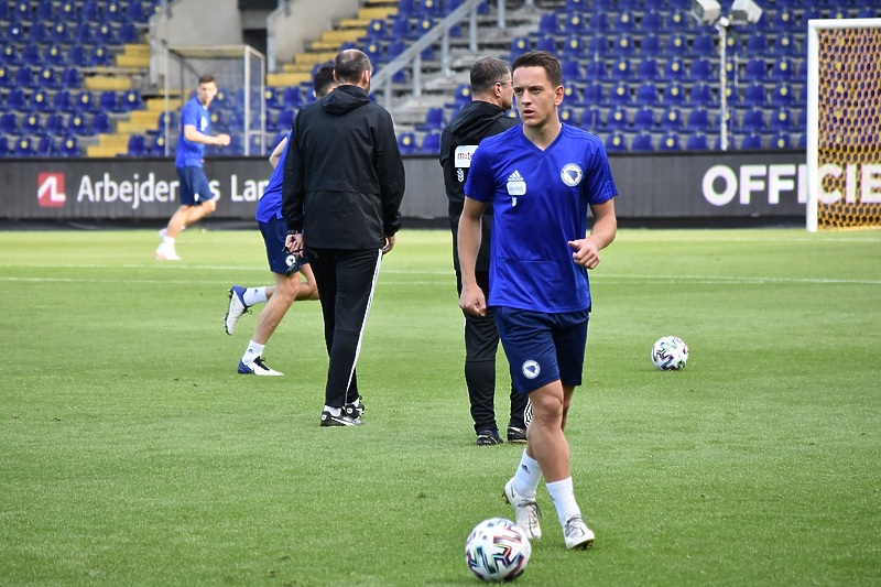 Hadžiahmetović na sinoćnjem treningu u Danskoj (Foto: NS BiH)