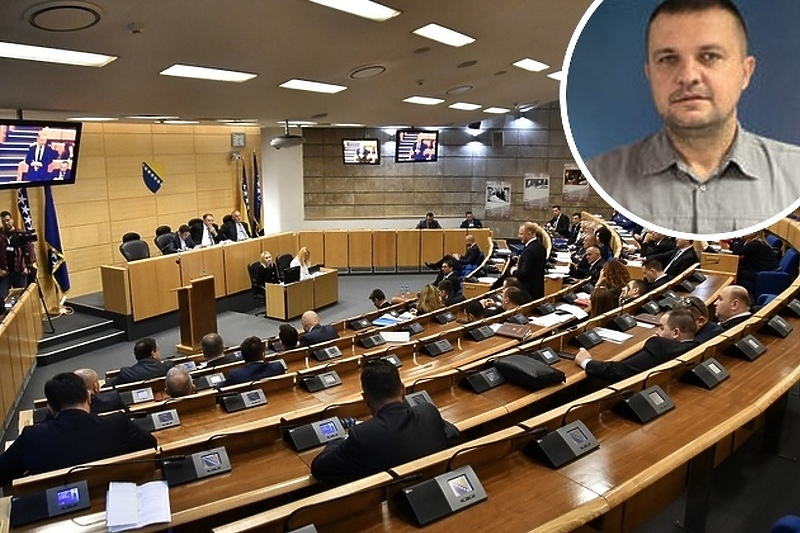 Elvis Živković ulazi i Dom naroda FBiH (Foto: Arhiv)