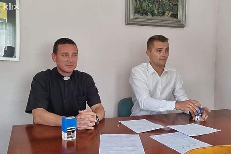 Don Josip Tadić i Armin Marić potpisali ugovor (Foto: E. A./Klix.ba)