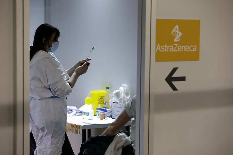 Veliki broj bh. državljana već se se vakcinisao u Srbiji (Foto: EPA-EFE)