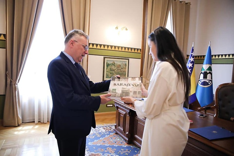 Igor Kalabuhov i Benjamina Karić (Foto: Grad Sarajevo)