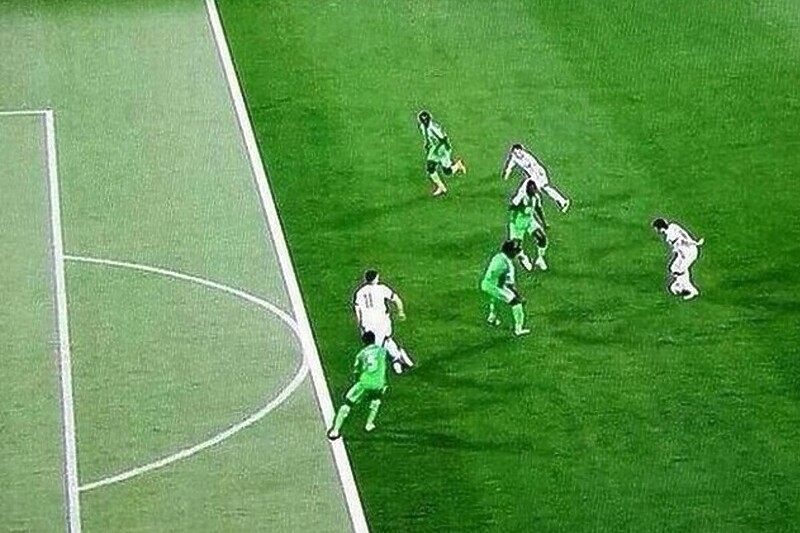 Trenutak kada je Misimović uputio pas prema Džeki (Foto: Screenshot)