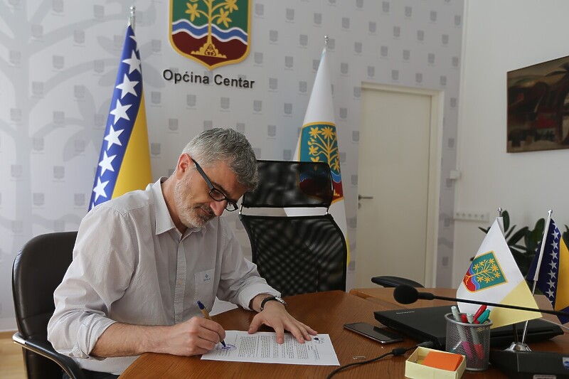 Mandić potpisao deklaraciju "Općine bez brana" (Foto: Općina Centar Sarajevo)