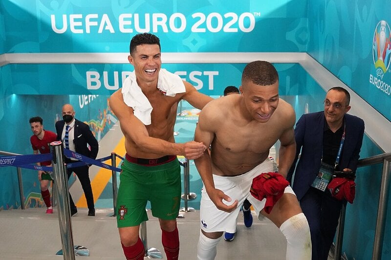 Ronaldo i Mbappe u tunelu stadiona Puškaš Arena (Foto: UEFA)