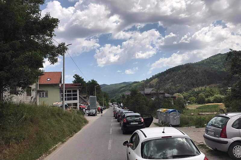 Gužve na prelazu Uvac kod Rudog (Foto: Čitatelj)