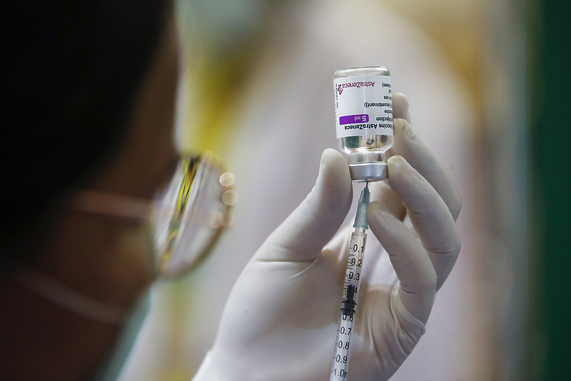 Nije još poznato da li će biti potrebna i treća doza vakcine (Foto: EPA-EFE)