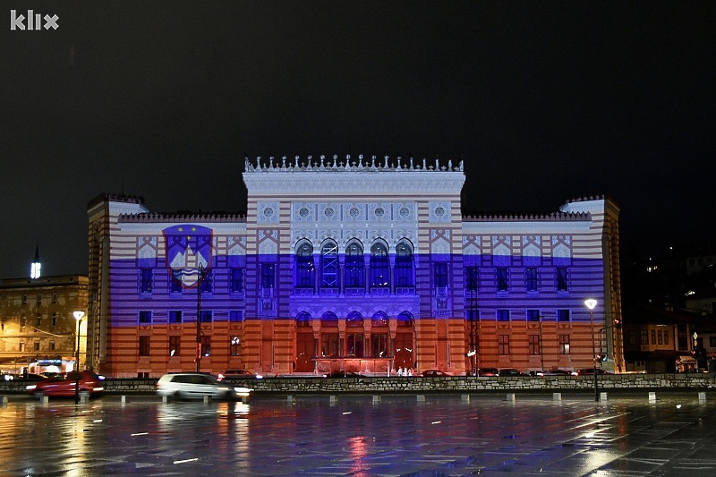 Osvijetljena Vijećnica povodom predsjedavanja Slovenije Vijećem EU (Foto: I. Š./Klix.ba)