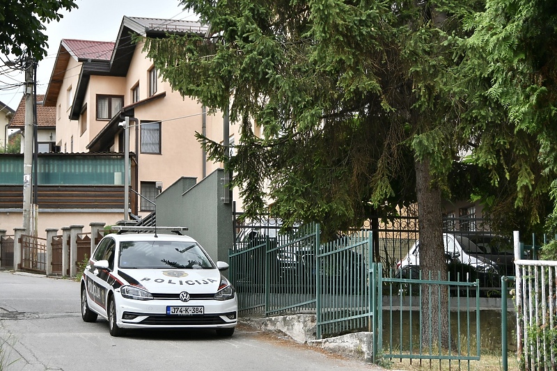 Policija kod Mehmedagićeve kuće u Sarajevu (Foto: I. Š./Klix.ba)