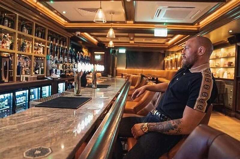 McGregor u svom pubu (Foto: Instagram)