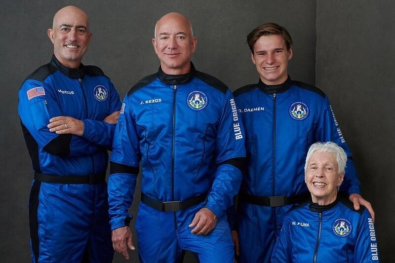 Bezos s ekipom (Foto: Blue Origin)