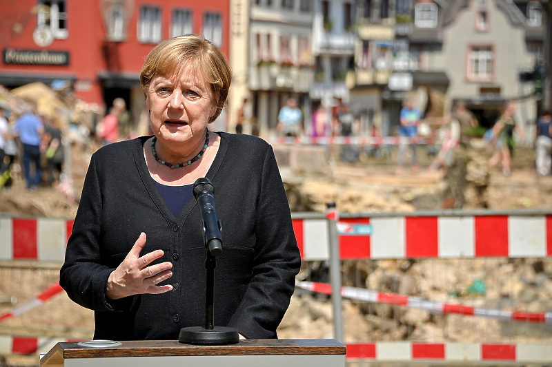 Merkel obišla pogođena područja (Foto: EPA-EFE)