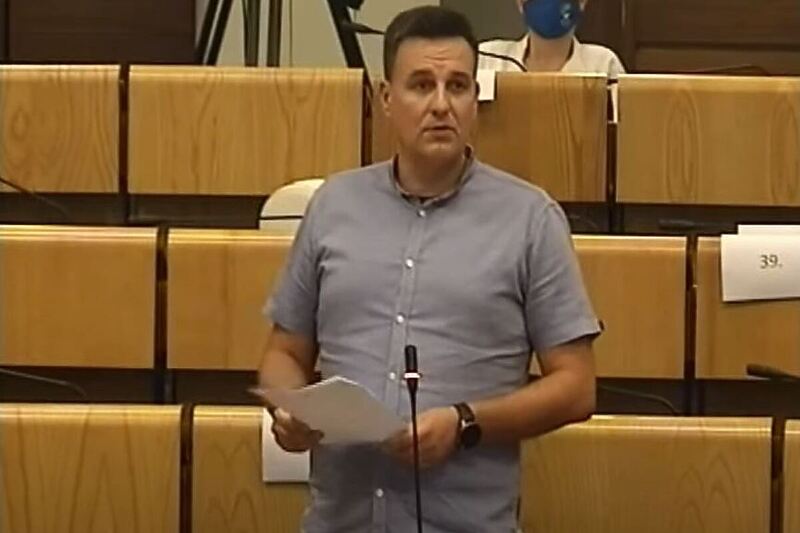 Aner Žuljević na današnjoj sjednici Parlamenta FBiH (Screenshot: YouTube)