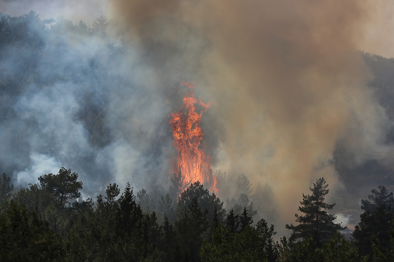 Vatrogasci se već nekoliko dana bore s požarima (Foto: EPA-EFE)