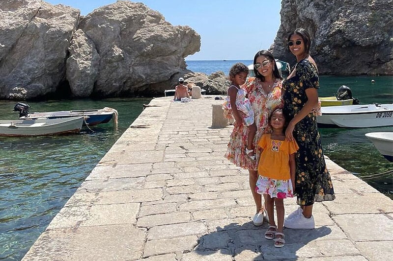 Vanessa Bryant sa kćerkama (Foto: Instagram)
