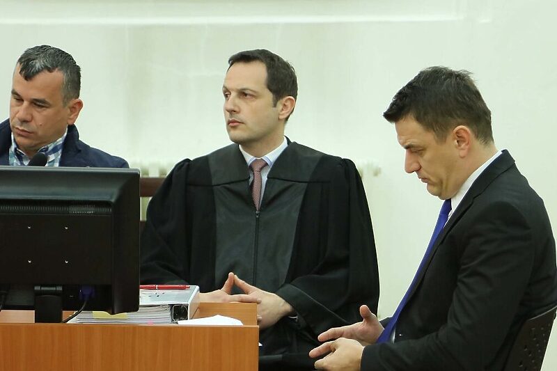 Jusuf Čaušević (lijevo) i Damir Hadžić (desno) u sudnici (Foto: BIRN BiH)