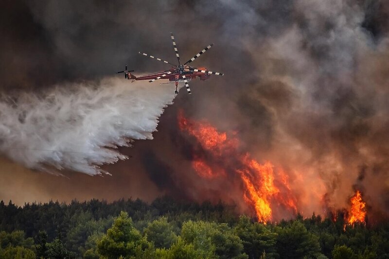 Gašenje požara u Grčkoj (Foto: Twitter)