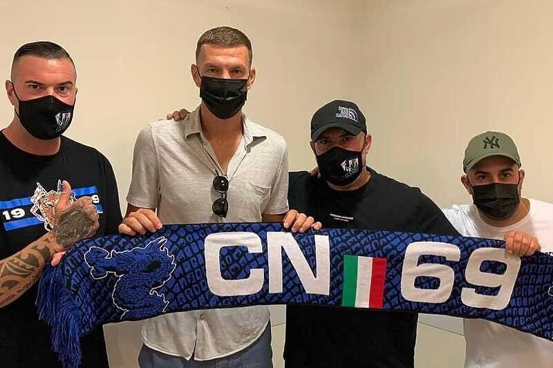 Džeko s članovima Interove najvatrenije navijačke grupe "Curva Nord" (Foto: Twitter)