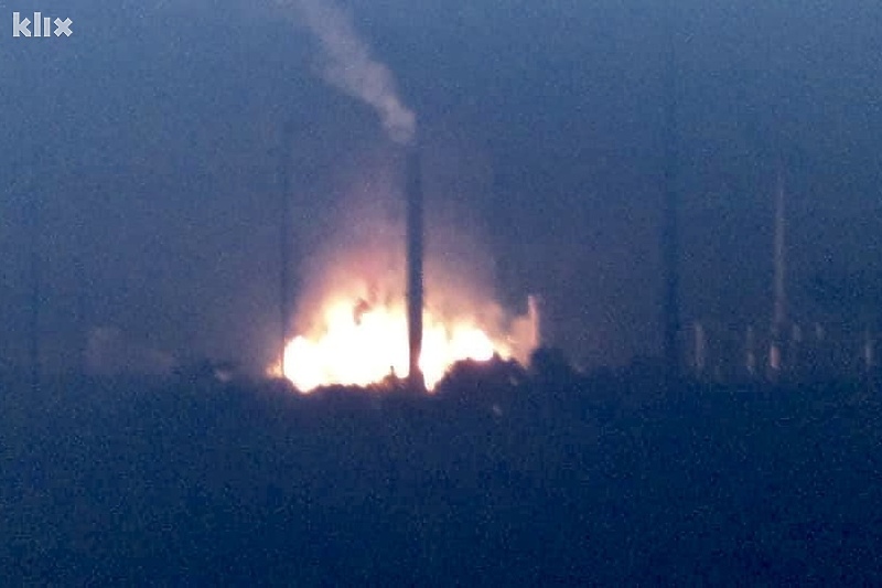 Veliki plamen uznemirio je građane Lukavca (Foto: Facebook)