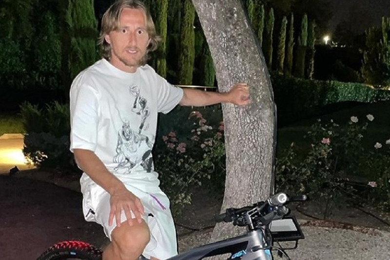 Modrić vozi bicikl G6.X limited (Foto: Instagram)