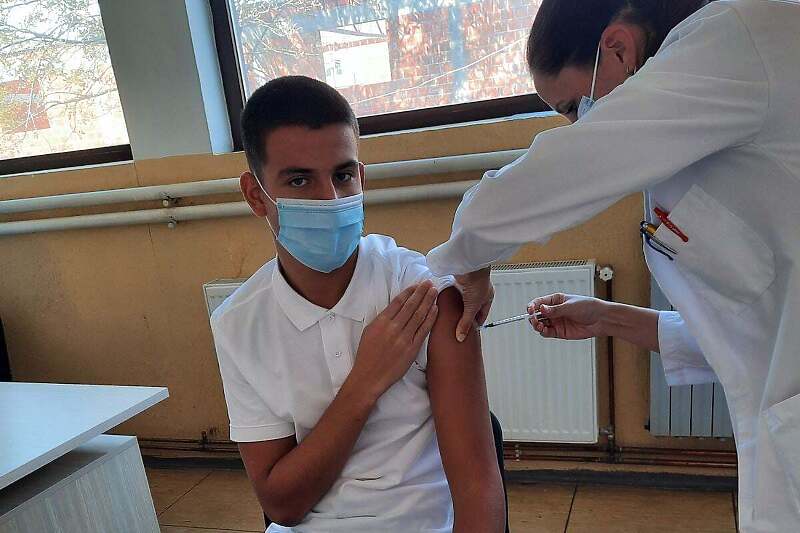 Vakcinisan 15-godišnjak u Zvorniku (Foto: Institut za javno zdravstvo RS)