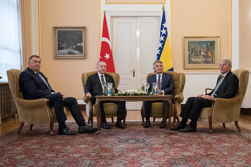 Članovi Predsjedništva na sastanku sa Erdoganom u zgradi ove državne institucije