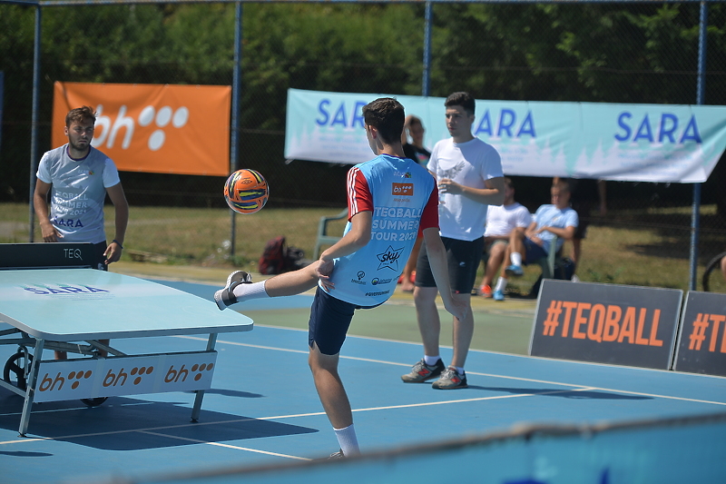 Teqball je urbani sport temeljen na nogometu i stonom tenisu