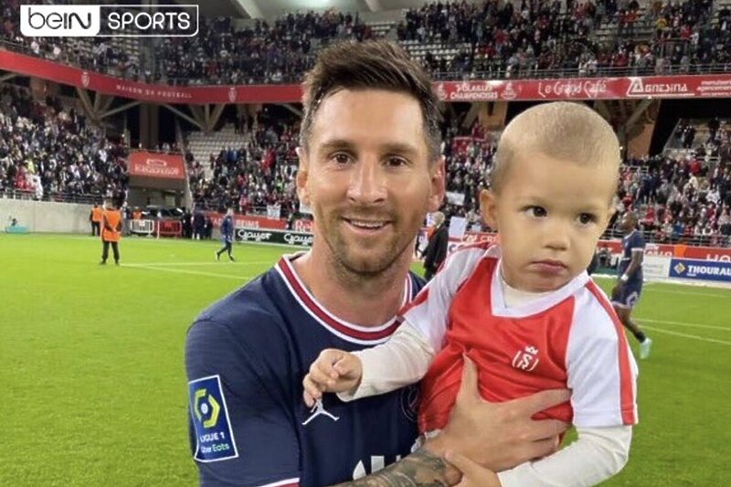 Messi sa Rajkovićevim sinom (Foto: Twitter)