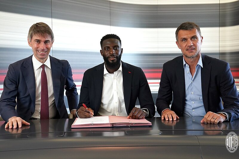 Massara, Bakayoko i Maldini na potpisu ugovora (Foto: AC Milan)