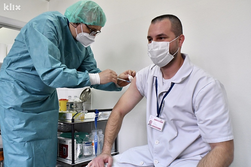 Proces vakcinacije zdravstvenih radnika počeo u martu (Foto: T. S./Klix.ba)